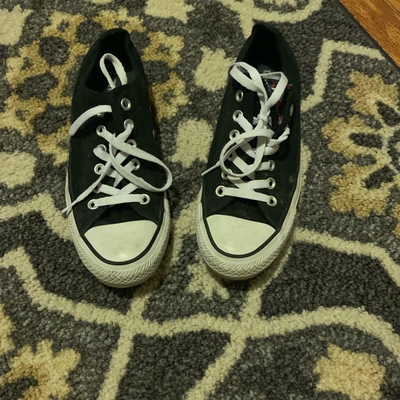 Converses - Picture 2 of 4